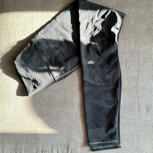 Alo camo black leggings never worn